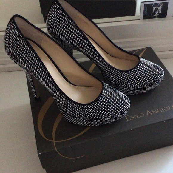 Enzo Angiolini Black Box with Gold Lettering - Picture 3 of 3